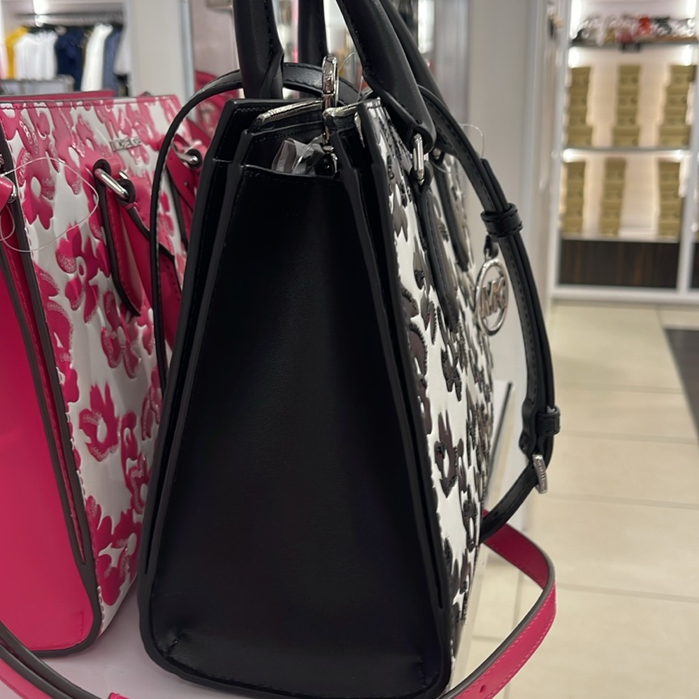 Michael Kors Sheila Medium Sequined Floral Print CZ Satchel
Black
NWT - Picture 4 of 16